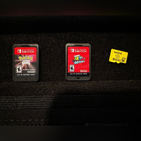 Nintendo Switch OLED Bundle - Picture 3 of 6